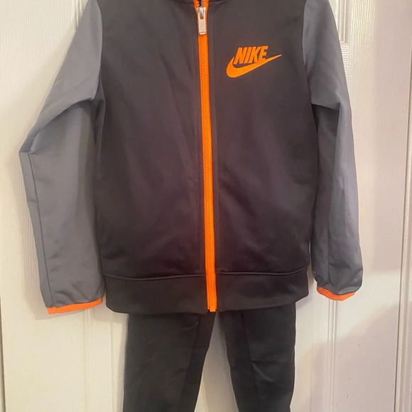 Boy’s Nike Tracksuit - Picture 2 of 10